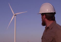 Wind-turbine-worker_Askja-Energy